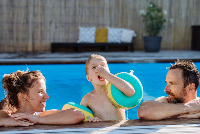 parent enfant hypersensible piscine