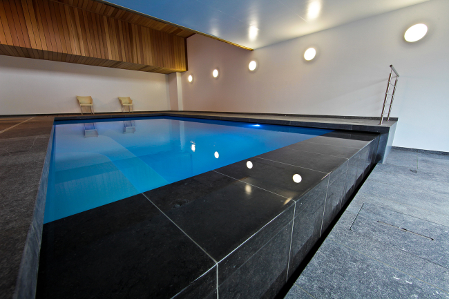 Piscine à débordement, filtration pour une eau encore plus propre