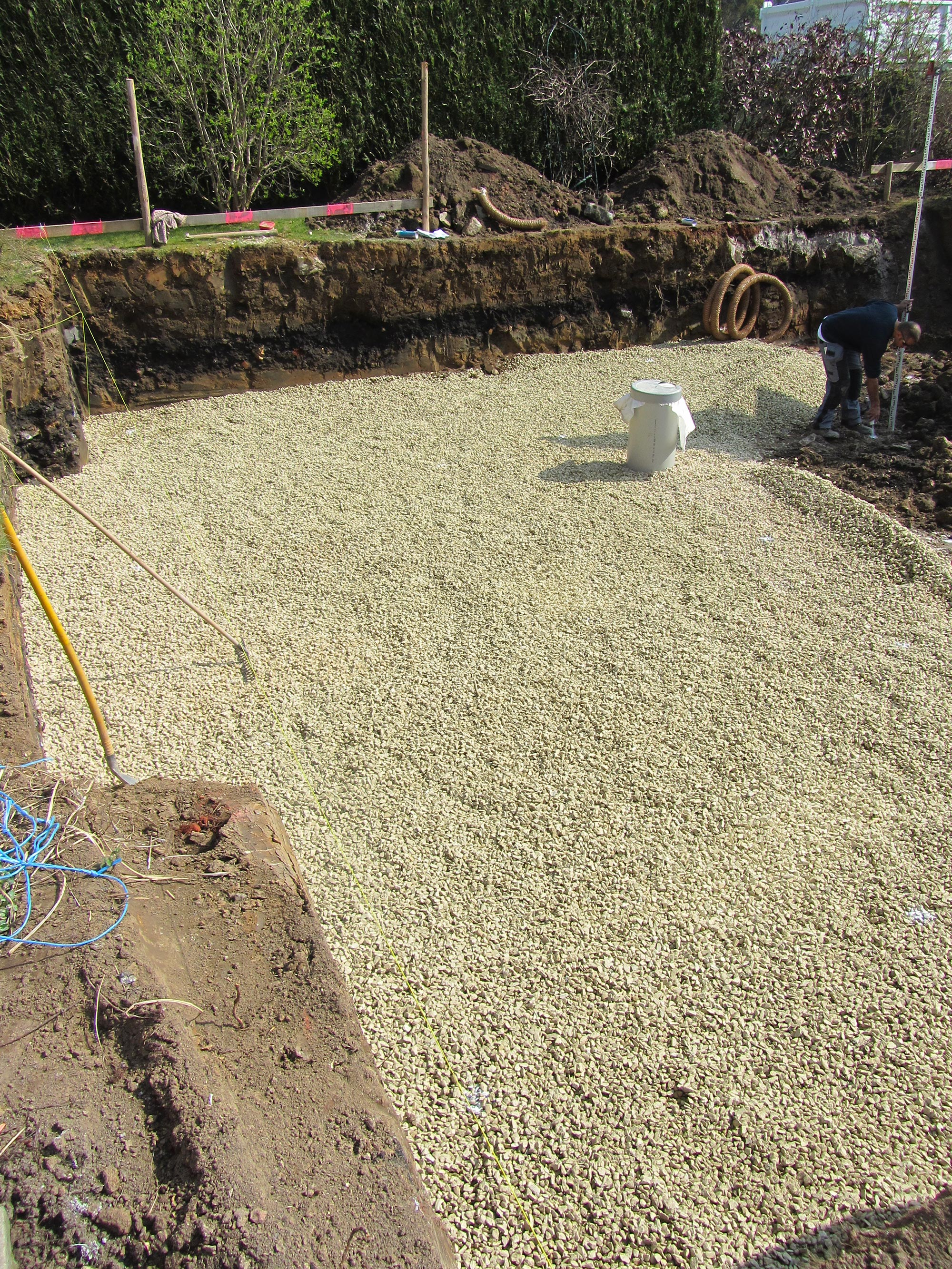 Empierrement pour piscine extérieure rectangulaire