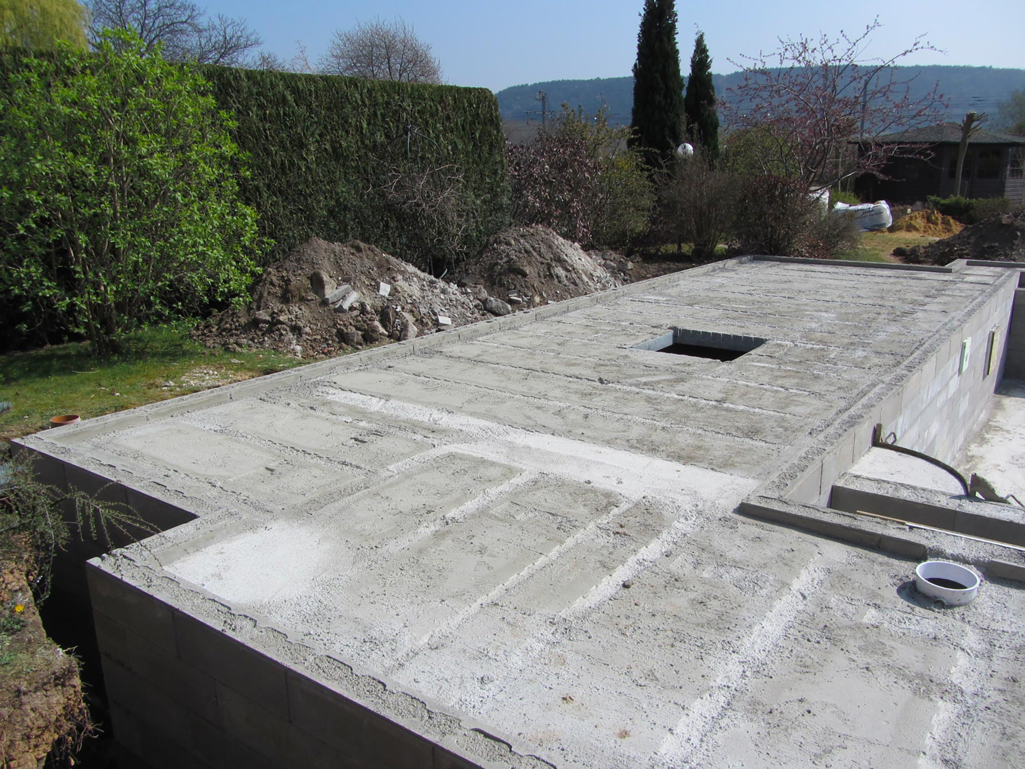 Réalisation du sol de terrasse et du local technique