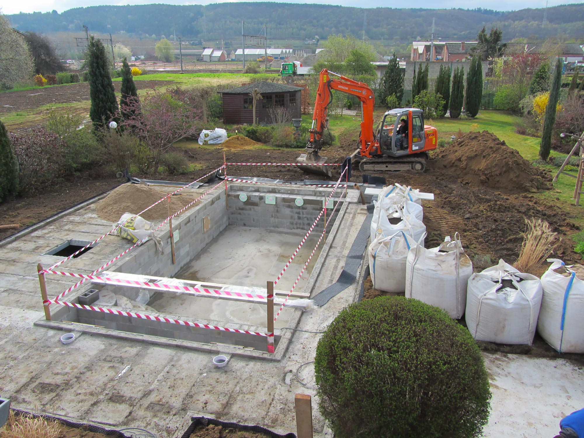 Remblayage pour cette piscine extérieure