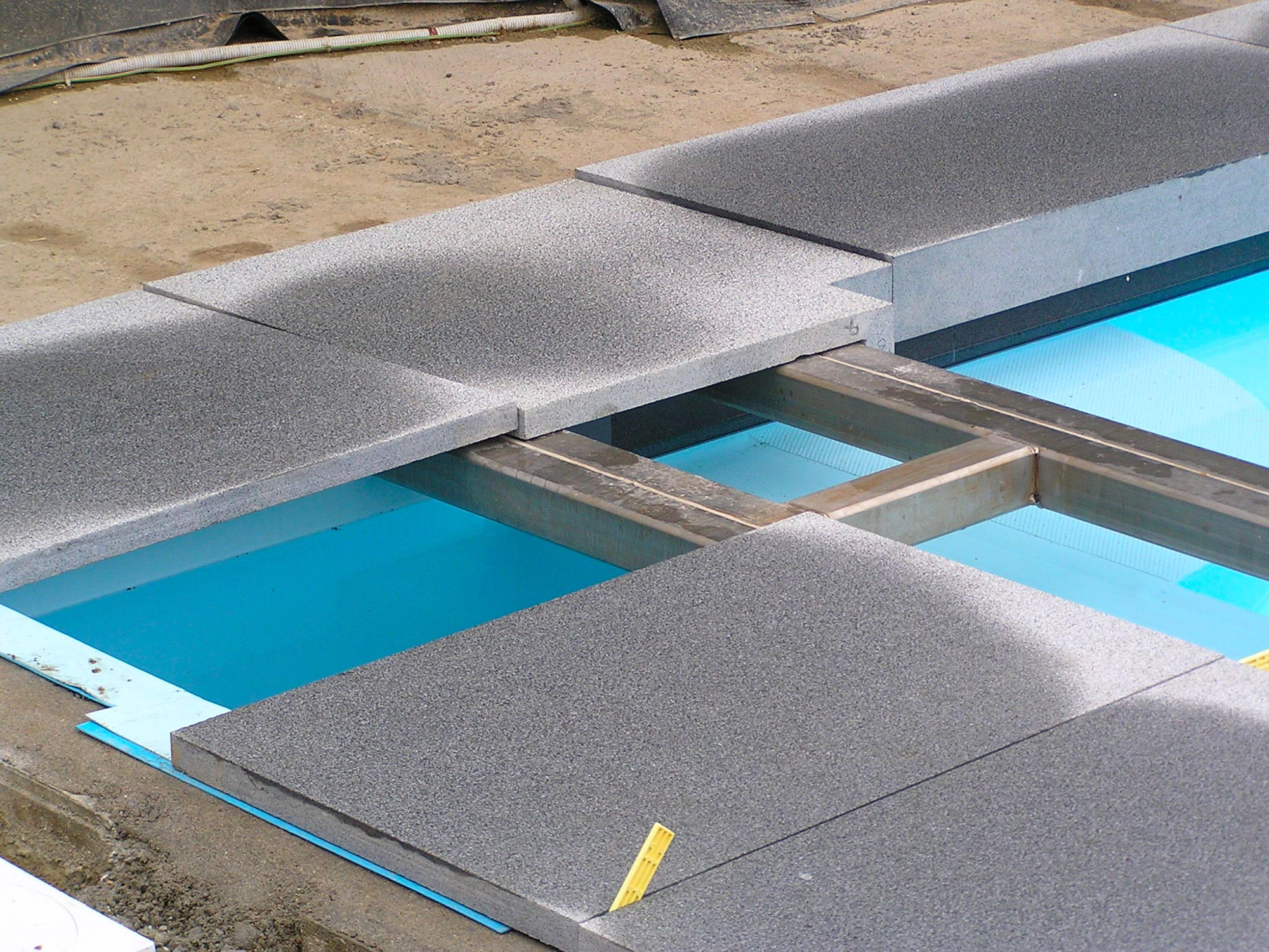 Pose du carrelage sur ce bac à volet