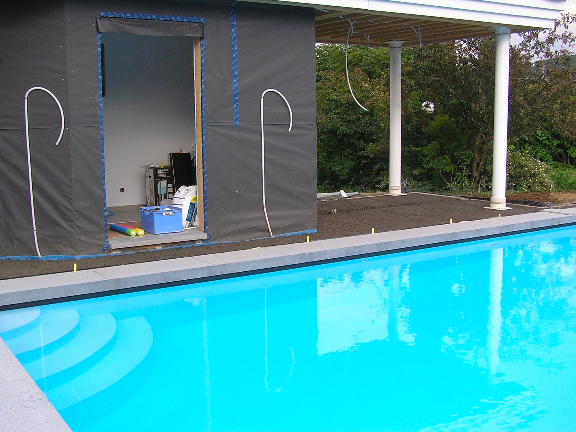 Local technique et terrasse 