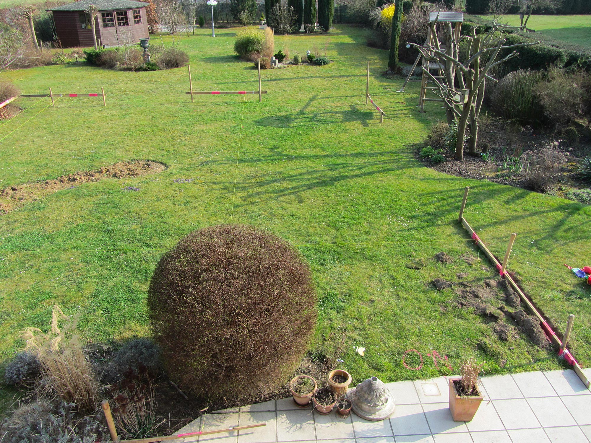 Implantation d'une piscine extérieure rectangulaire