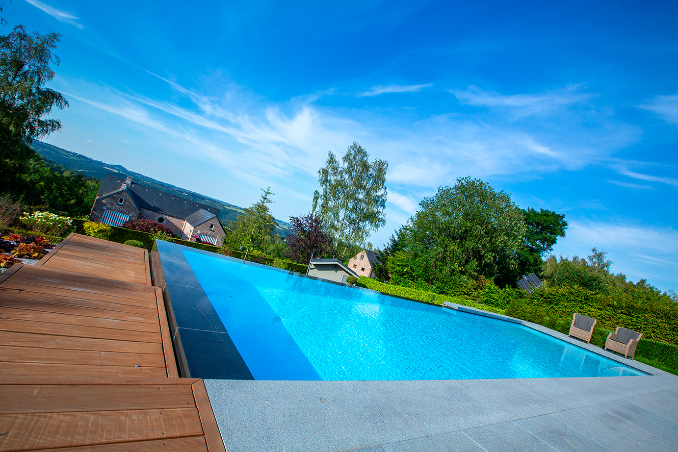 Piscine à débordement - Réalisation Piscines Ondine