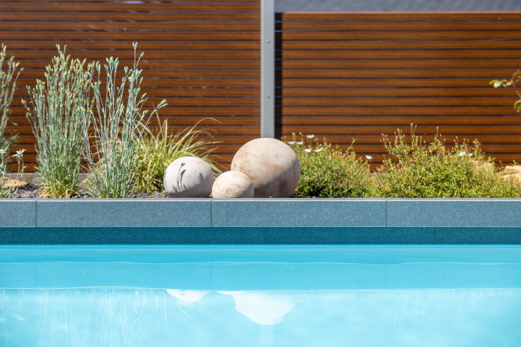 amménagement jardin piscine rocaille