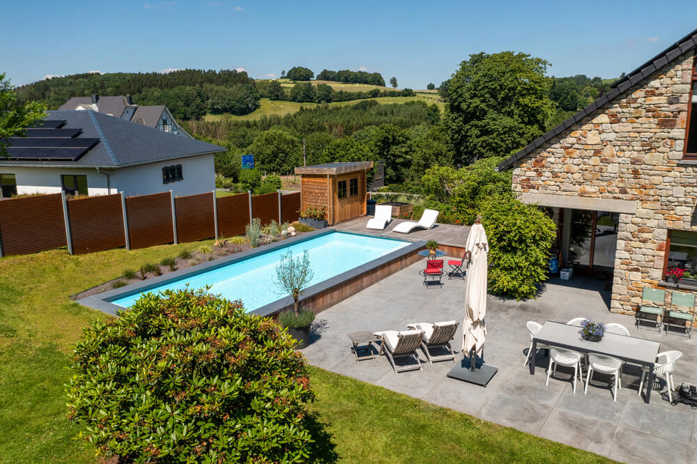terrain accidenté piscine ardenne