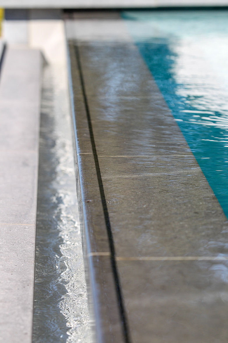 Le débordement, une conception technique spécifique