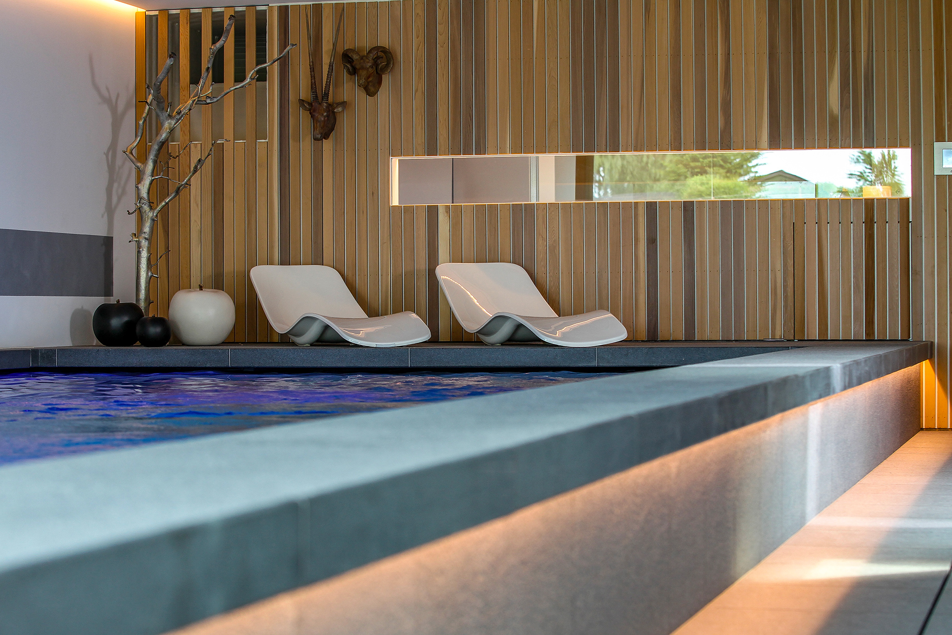 Piscine à débordement