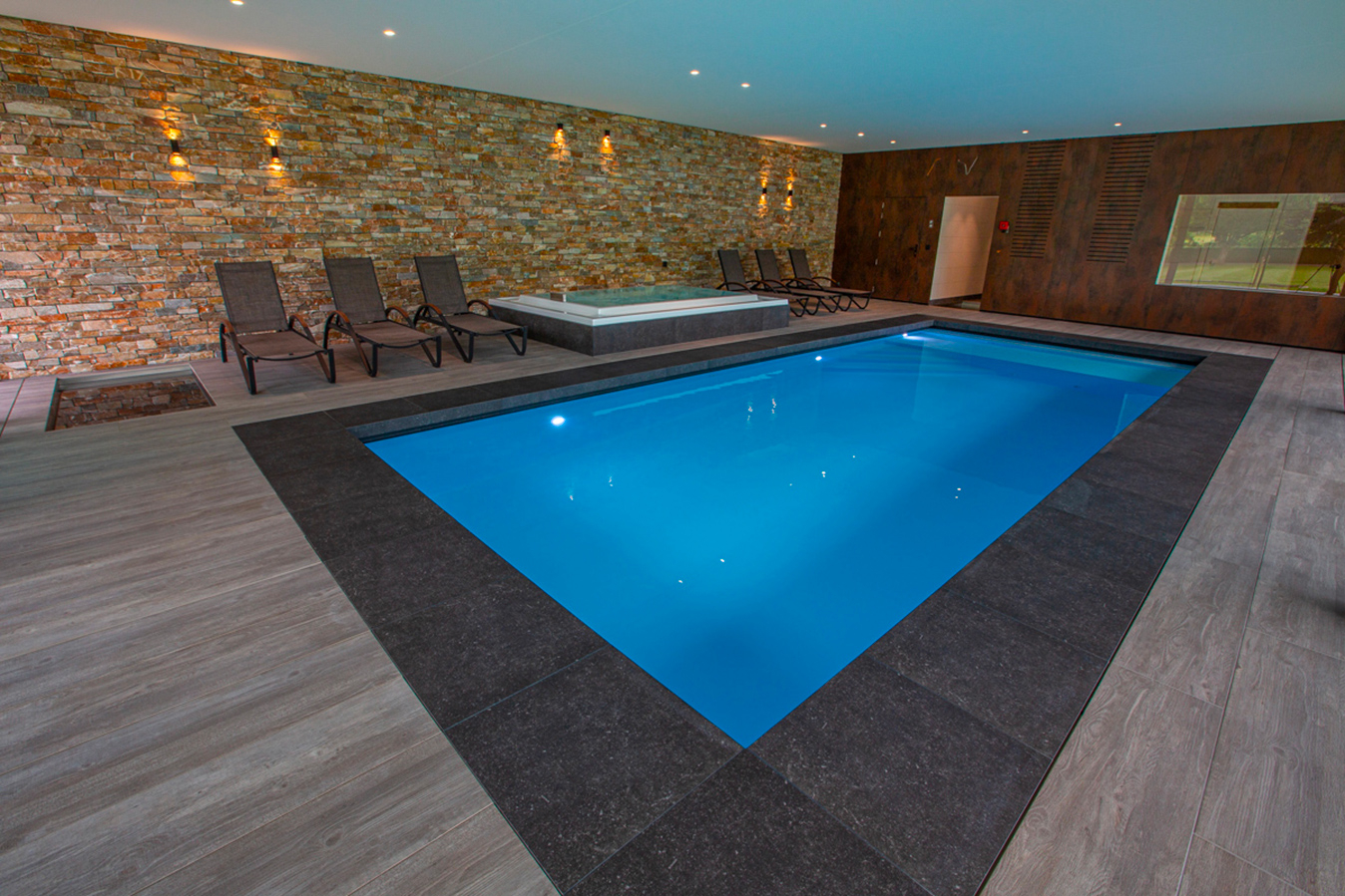 Le plaisir d'une piscine intérieure toute l'année