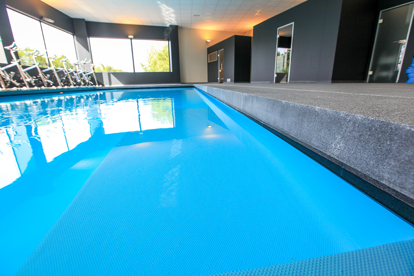 Piscine intérieure rectangulaire