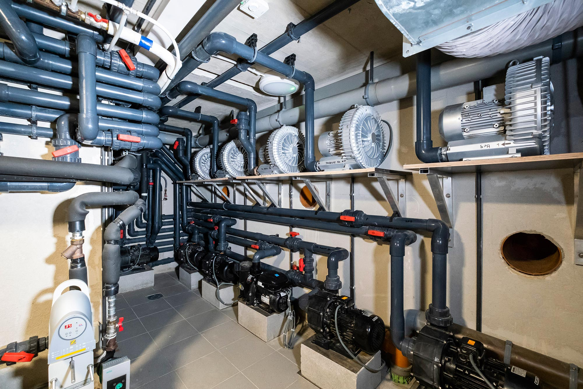 Piscines Ondine - Installation de la filtration et de la désinfection piscine