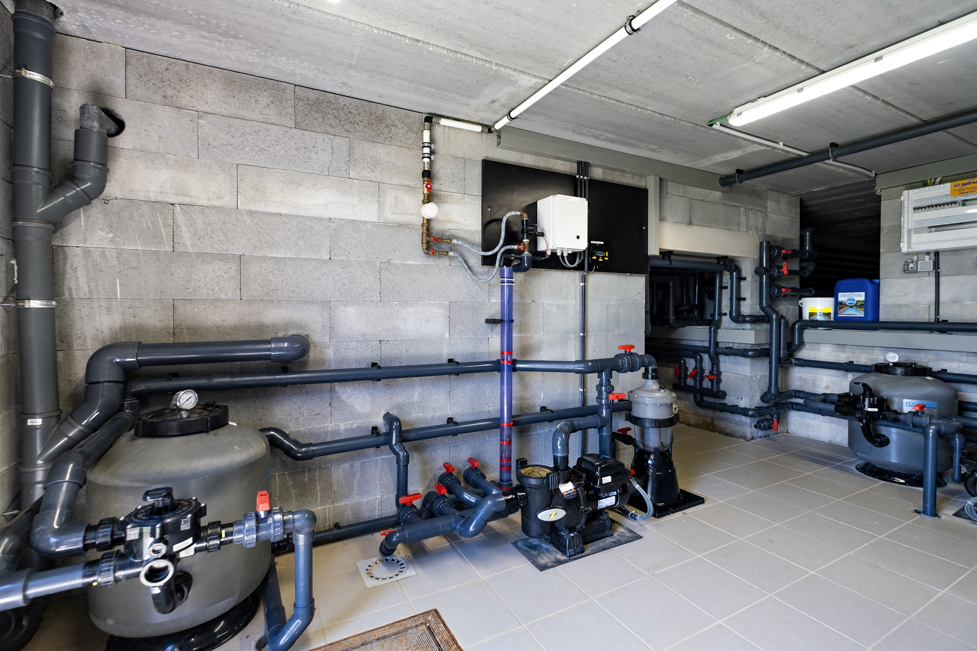 Installation d'un système de désinfection par Piscines Ondine