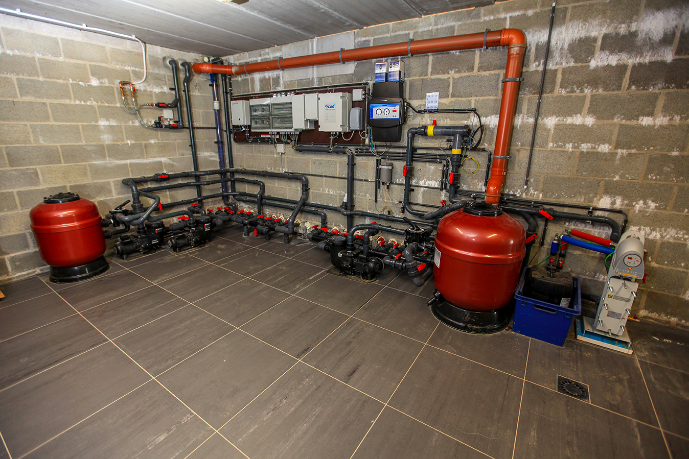 Salle technique de cette piscine extérieure