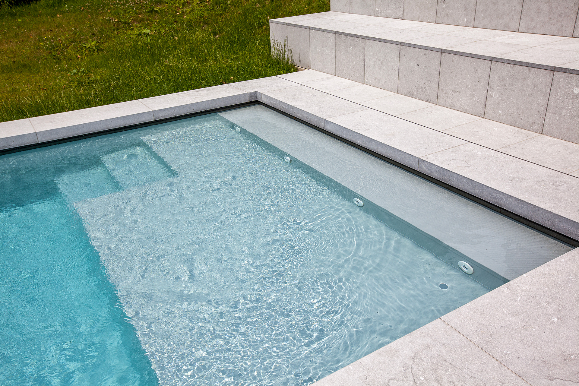 Escalier d'accès à la piscine